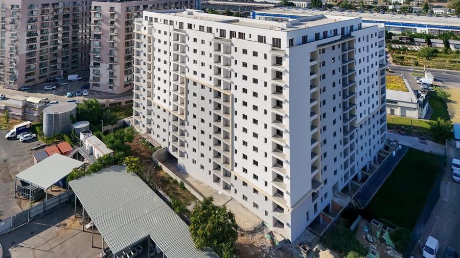 Apartament cu 3 camere decomandat în Titan