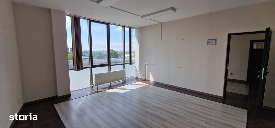 Spațiu comercial, de 240 mp, în Delfinariu