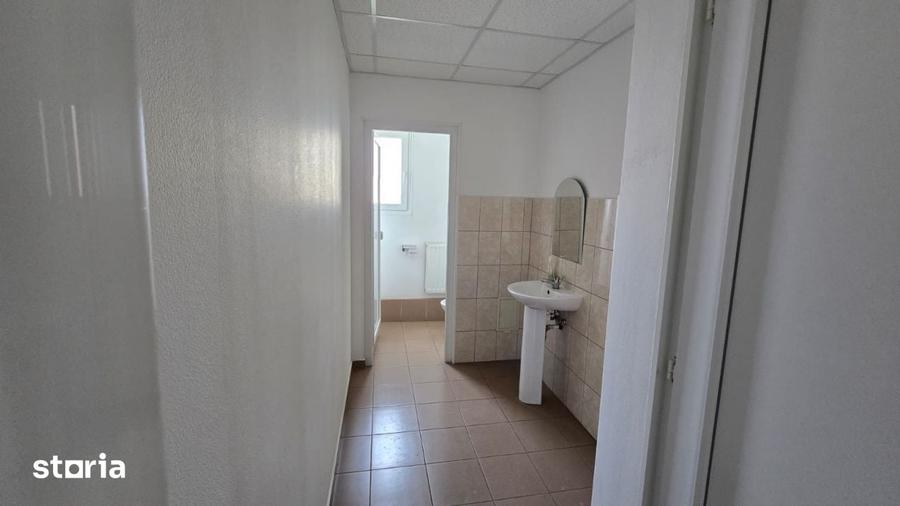 Spațiu comercial, de 140 mp, în Micro 16