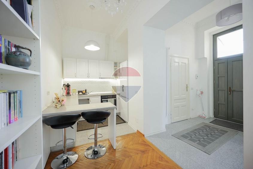 Apartament cu 3 camere semidecomandat, mobilat în Ultracentral