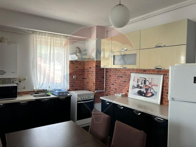 Apartament cu 3 camere decomandat în Săsar