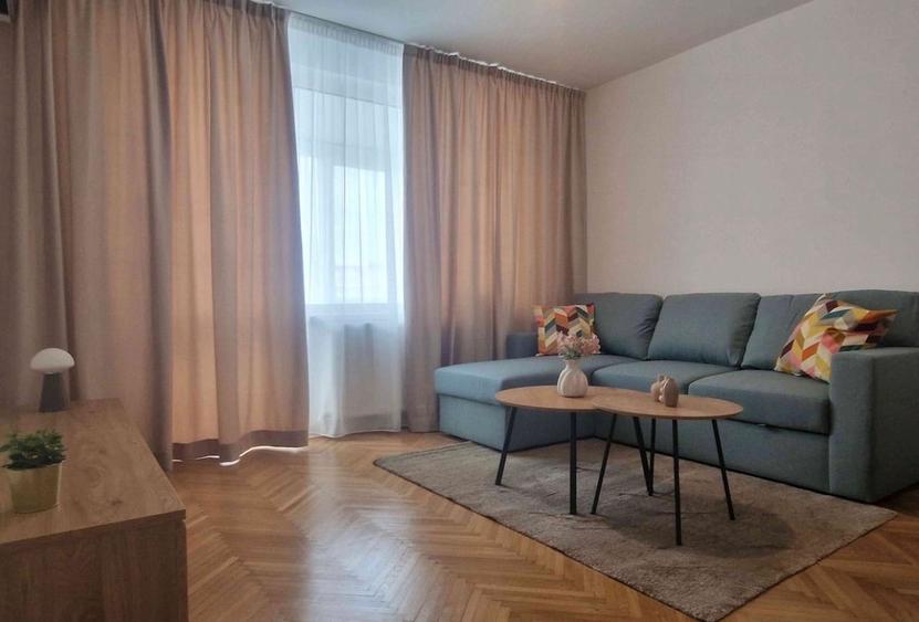 Apartament cu 3 camere decomandat în Sala Palatului