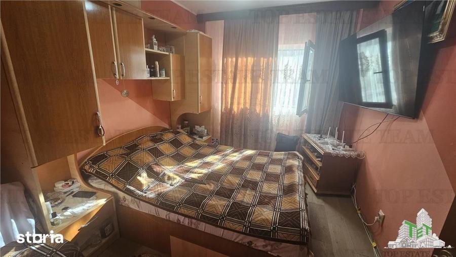 Apartament cu 4 camere semidecomandat în Crângași