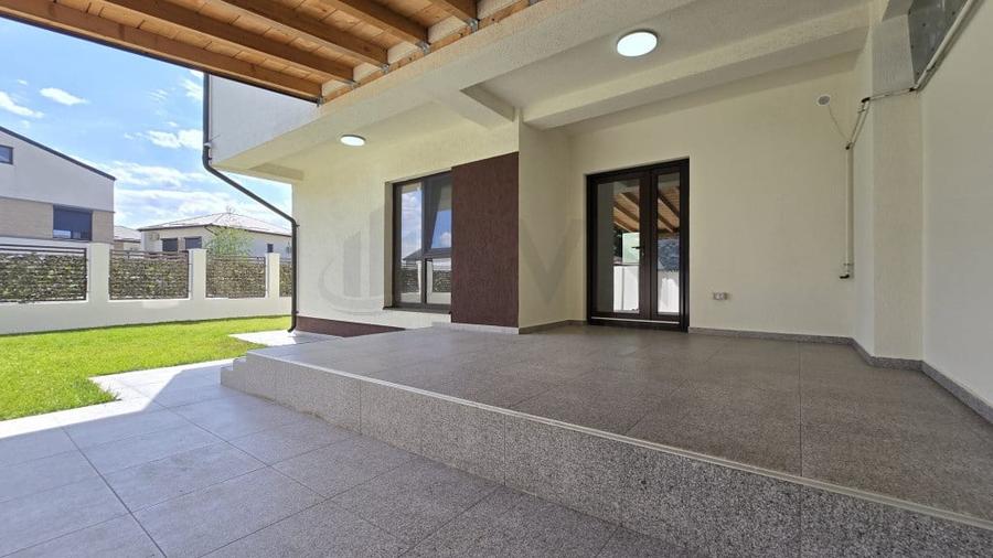 Casă cu 5 camere cu Teren 315 Mp în Tunari
