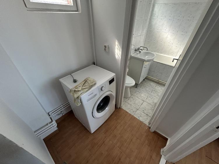 Apartament cu 3 camere decomandat în Casa de Cultură