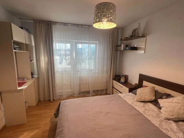 Apartament cu 3 camere decomandat în Exterior Vest
