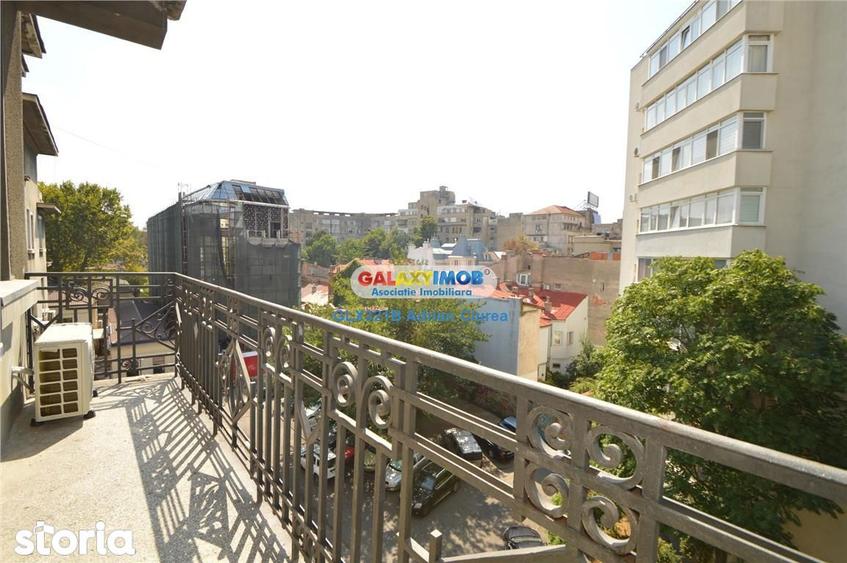 Apartament cu 5 camere în Romană