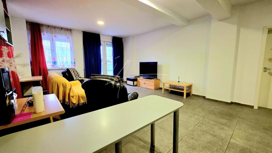 Apartament cu 5 camere decomandat, mobilat în Prelungirea Ghencea
