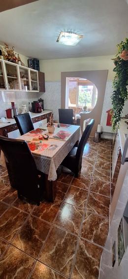 Apartament cu 3 camere decomandat în Exterior Vest