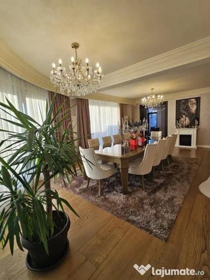 Casă cu 7 camere cu Teren 800 Mp în Central