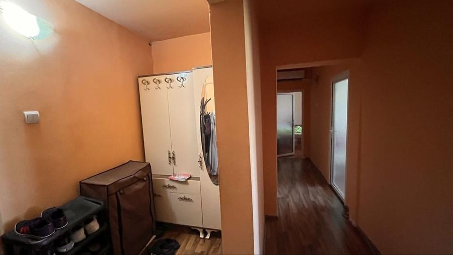 Apartament cu 3 camere decomandat în Tineretului