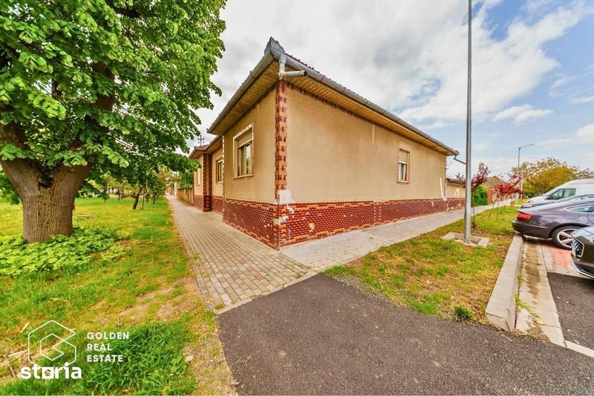Casă cu 5 camere cu Teren 2880 Mp în Zimandu Nou