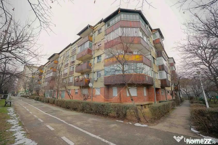 Apartament cu 4 camere decomandat în Rogerius