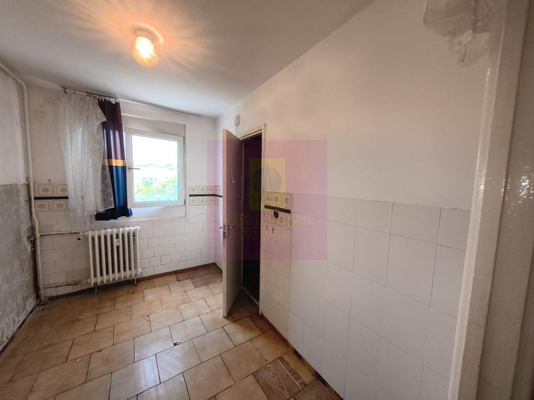 Apartament cu 3 camere semidecomandat în Valea Ialomiței