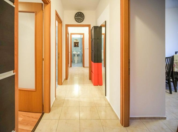 Apartament cu 3 camere decomandat în Drumul Taberei