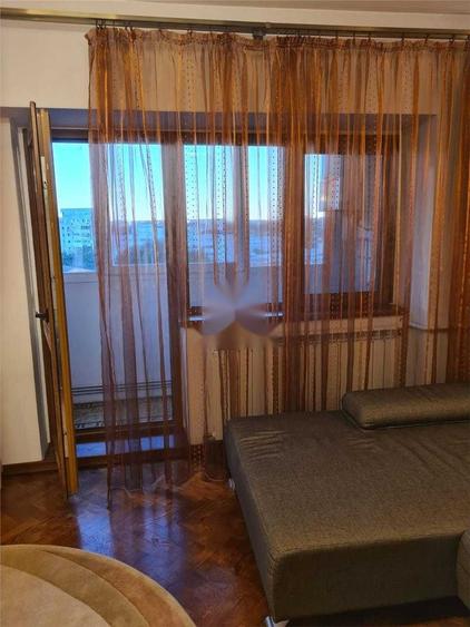 Apartament cu 3 camere decomandat în Podu Roș