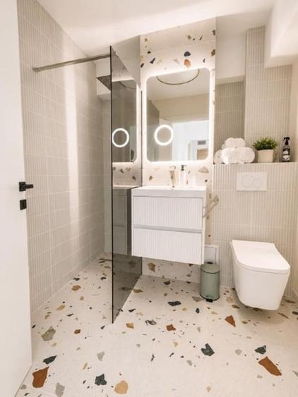 Apartament cu 3 camere decomandat, mobilat în Far