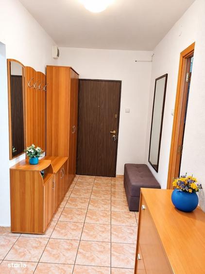 Apartament cu 3 camere decomandat în Nerva Traian