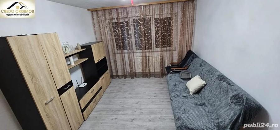 Apartament cu 4 camere semidecomandat în Micro II