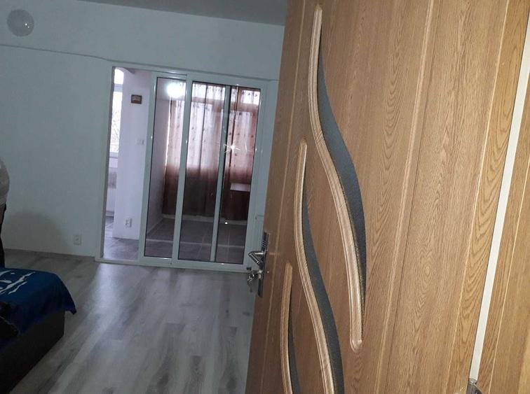 Garsonieră decomandată în Apărătorii Patriei