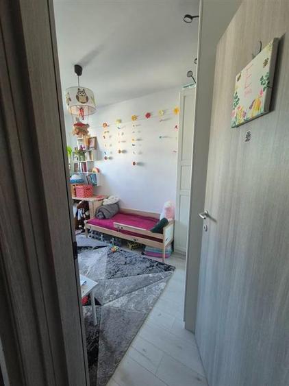 Apartament cu 3 camere decomandat în Vișani