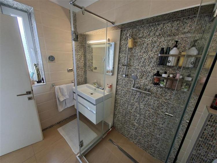 Apartament cu 3 camere semidecomandat, mobilat în Gheorgheni