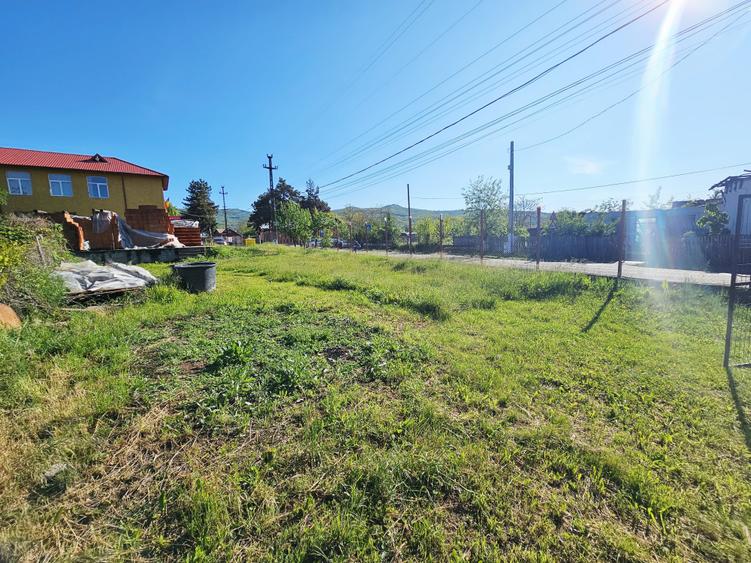 Teren Construcții intravilan de 1000 mp, în Lapoș