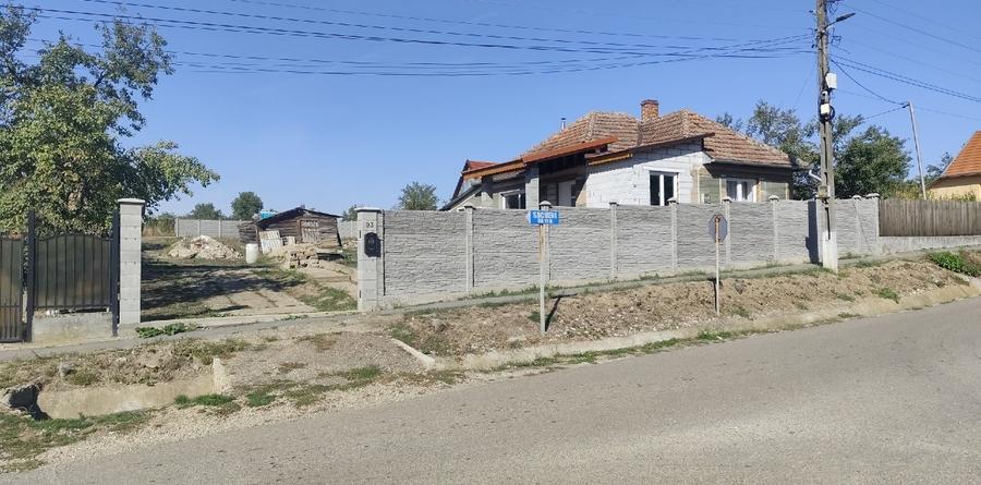 Casă individuală cu 2 camere cu Teren 3000 Mp în Crestur