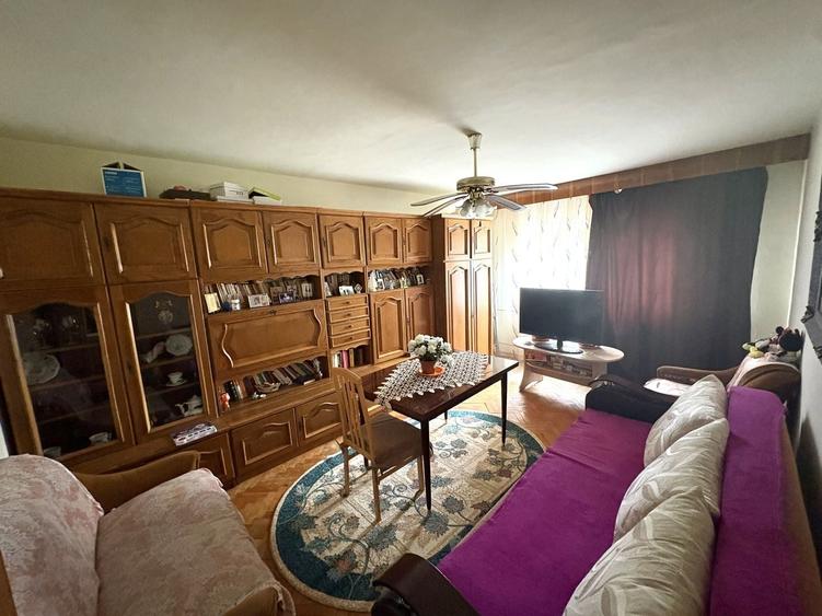 Apartament cu 3 camere, mobilat în Central