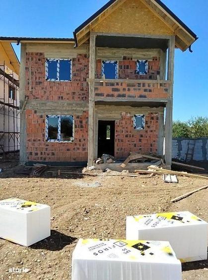 Casă cu 4 camere în Vârteju