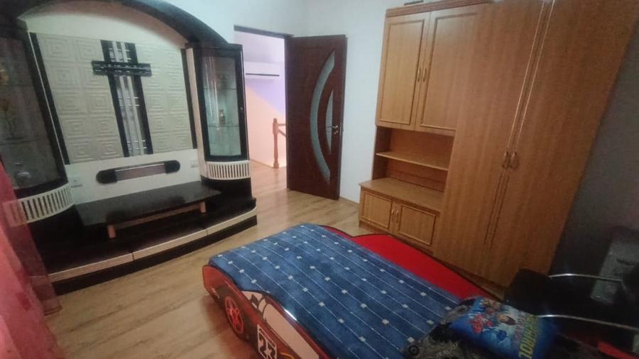 Casă cu 5 camere cu Teren 250 Mp în Brestei