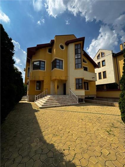 Casă individuală cu 12 camere cu Teren 1000 Mp în Pipera