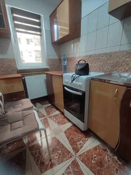 Apartament cu 2 camere semidecomandat, mobilat în Vălenii de Munte