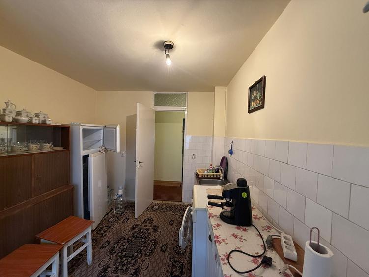 Apartament cu 3 camere decomandat în Zarand