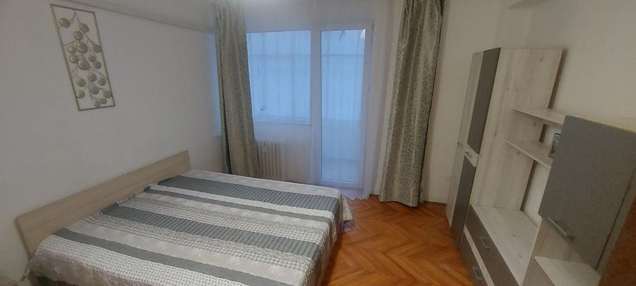 Apartament cu 4 camere în P-ța Victoriei