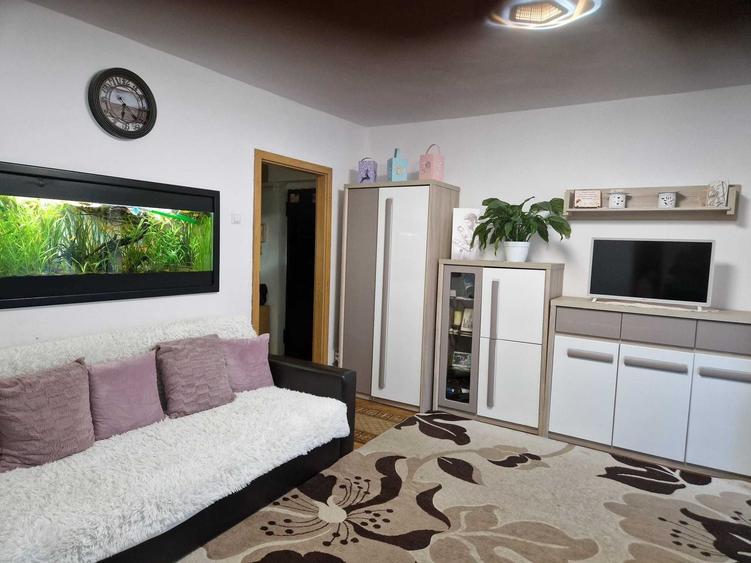 Apartament cu 3 camere decomandat în Micro 16