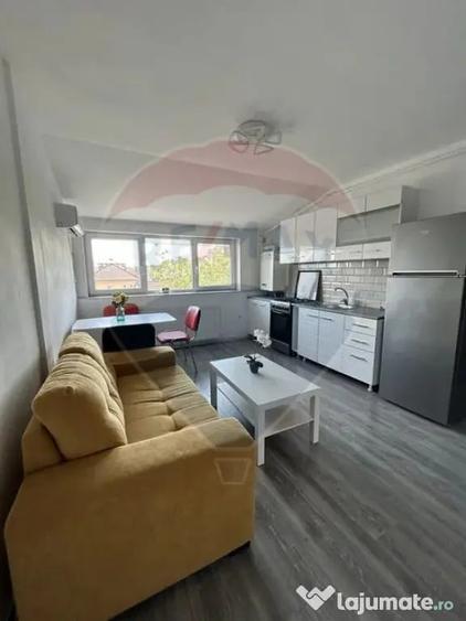 Apartament cu 3 camere decomandat în Alfa