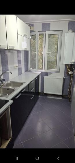 Apartament cu 3 camere semidecomandat în Exterior Vest
