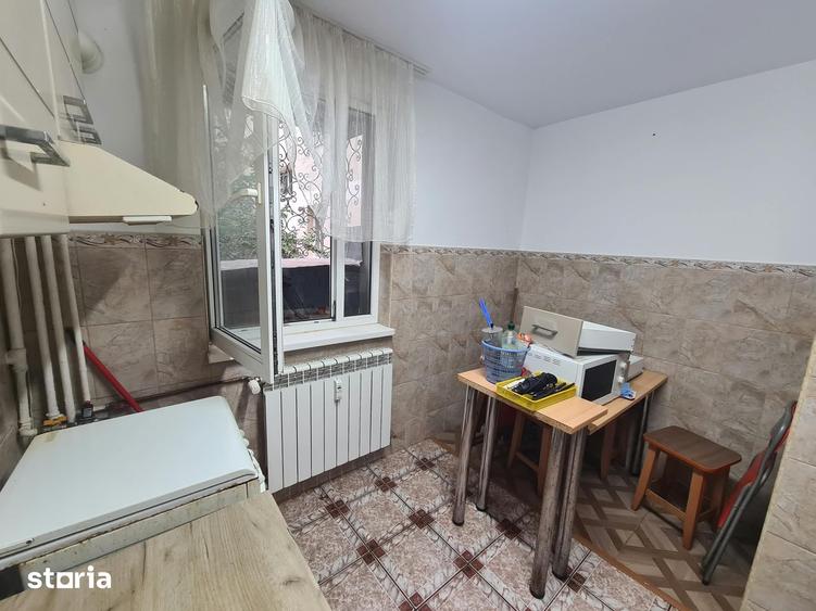 Apartament cu 3 camere decomandat în Dristor