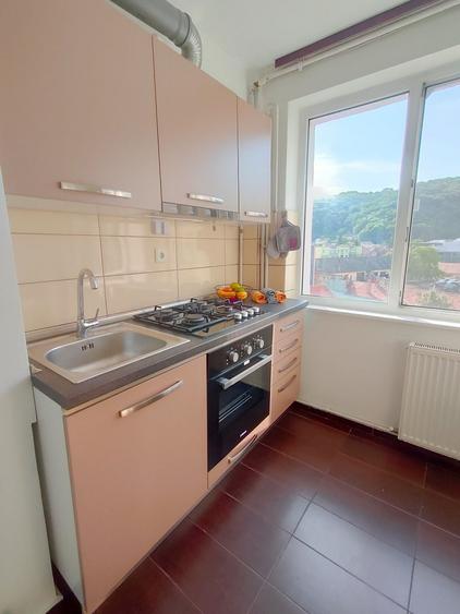 Apartament cu 2 camere decomandat în 15 Noiembrie