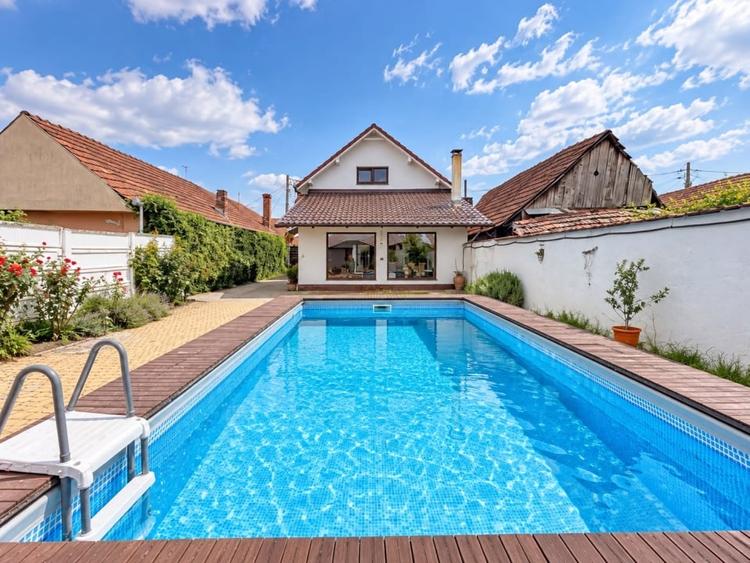 Casă individuală cu 6 camere cu Piscina în Teiuș