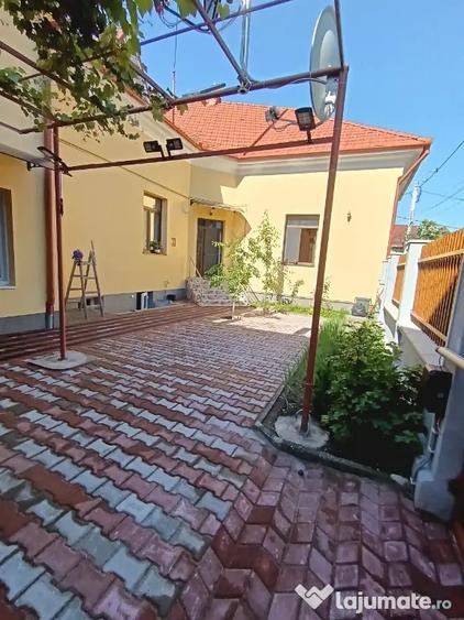 Casă cu 3 camere în Central