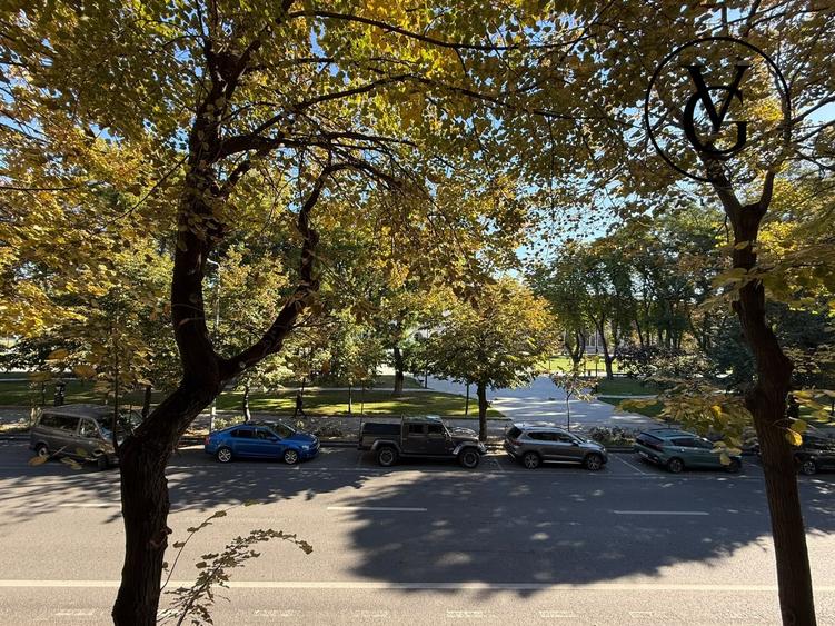 Apartament cu 3 camere decomandat în Ultracentral