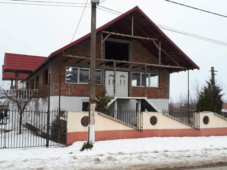 Casă cu 4 camere în Răscolești