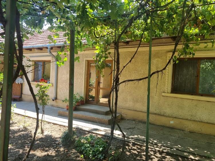 Casă cu 5 camere cu Teren 680 Mp în Km 5