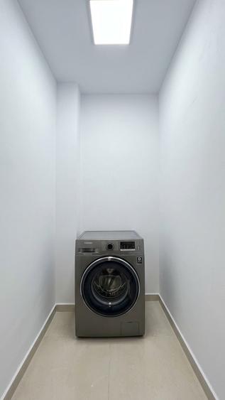 Apartament cu 3 camere decomandat în Tractorul