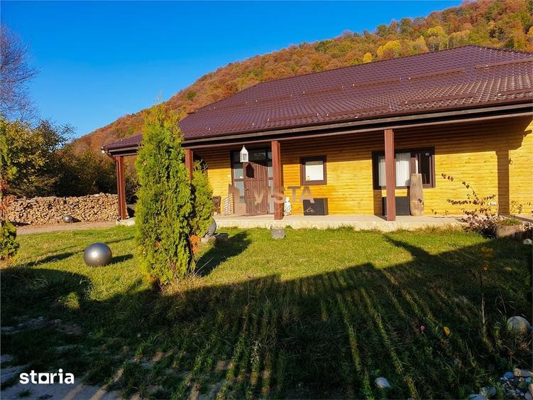 Casă cu 6 camere cu Teren 1400 Mp în Râșnov
