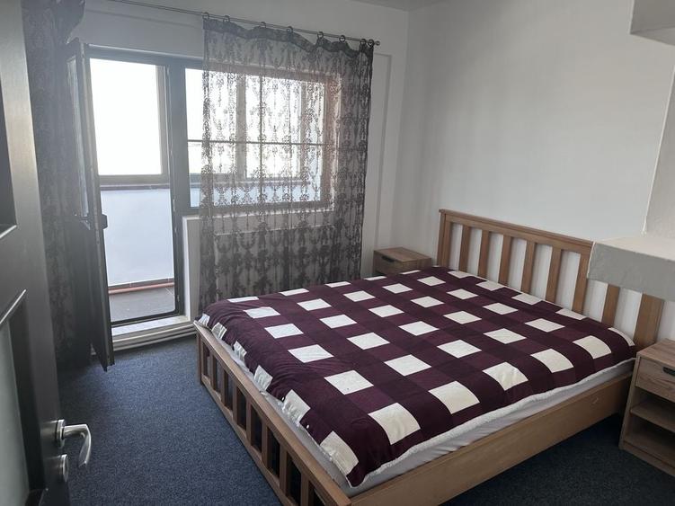 Apartament cu 4 camere semidecomandat, mobilat în Dacia