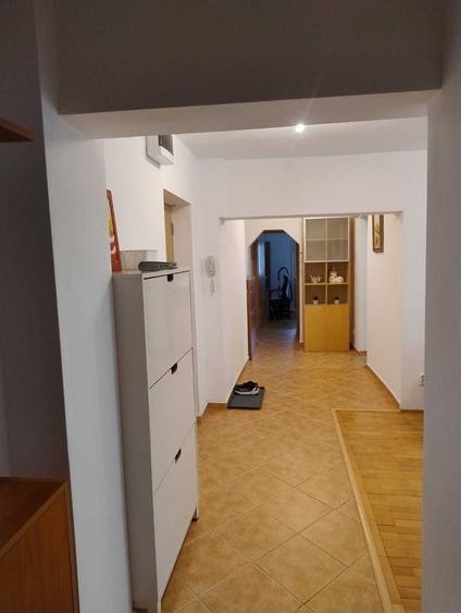 Apartament cu 4 camere decomandat, mobilat în Teiul Doamnei