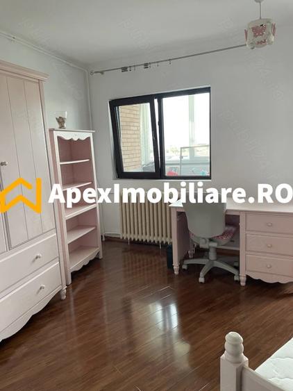 Apartament cu 3 camere semidecomandat, mobilat în Titan